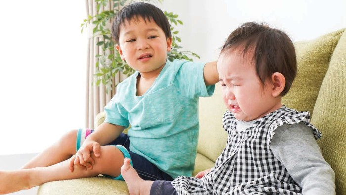 Anak suka memukul, gimana cara kita merespons?