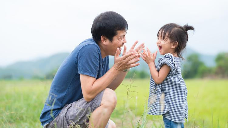 Anak yang Dekat dengan Ayah Sejak Bayi Punya Kehidupan Berkualitas